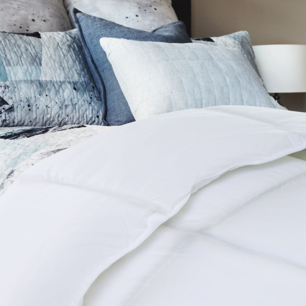 800GSM Silk Blend Quilt Duvet Winter Weight Doona - Single - White Image 2