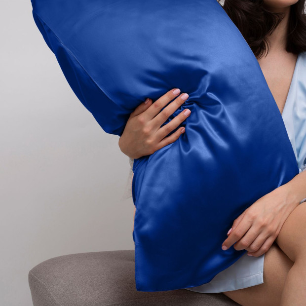 Luxury Satin Pillowcase Twin Pack Size With Gift Box - Navy Image 2