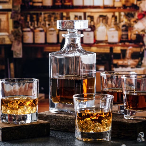 Square Whiskey Decanter Bottle With 4 Whiskey Glasses Set Image 2