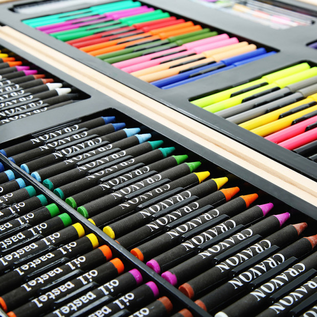 180 Piece Drawing Colouring kit