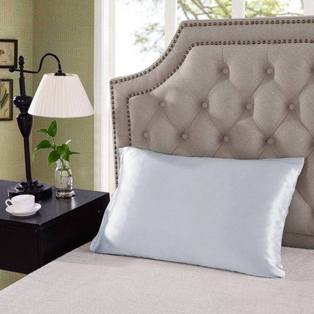 Mulberry Soft Silk Hypoallergenic Pillowcase - Silver Image 2