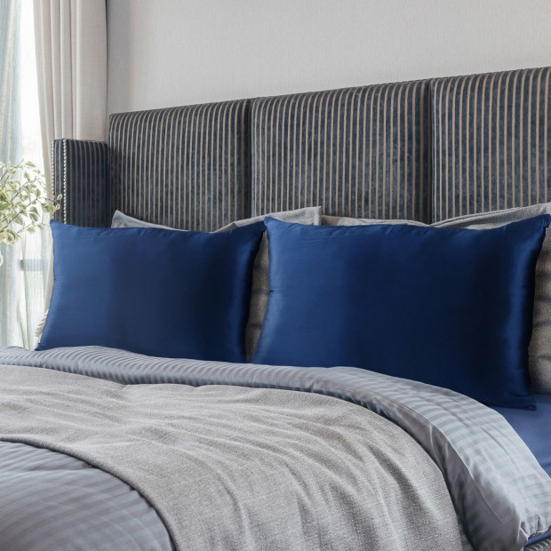 Mulberry Soft Silk Hypoallergenic Pillowcase - Navy Image 4