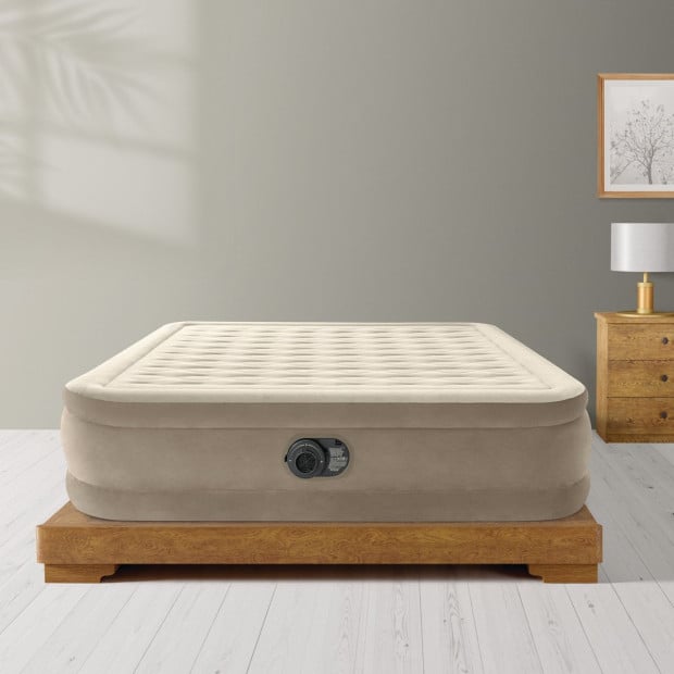 Intex Dura-Beam Deluxe Ultra Plush Air Mattress - Queen Image 7