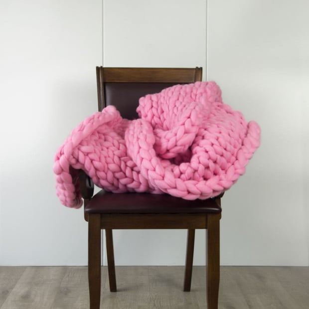 Hand Knitted Chunky Blanket Thick Acrylic Yarn Blanket Home Decor Throw Rug - Pink Image 2