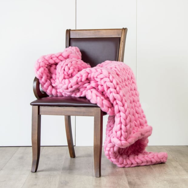 Hand Knitted Chunky Blanket Thick Acrylic Yarn Blanket Home Decor Throw Rug - Pink Image 3