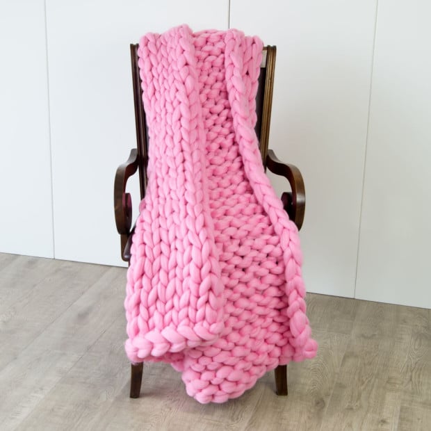 Hand Knitted Chunky Blanket Thick Acrylic Yarn Blanket Home Decor Throw Rug - Pink Image 4