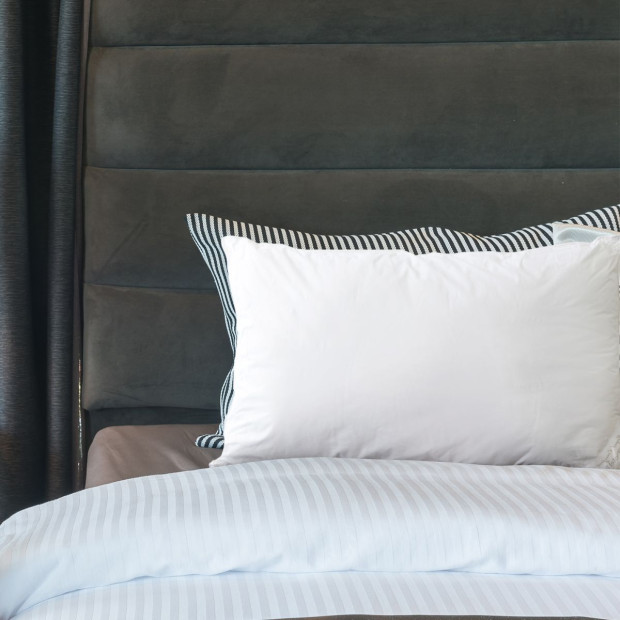 Cotton Cover 233TC Microfibre Luxury Signature Hotel Pillow Image 6