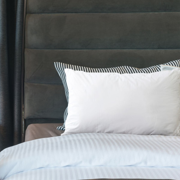 4 Pack Cotton Cover 233TC Microfibre Luxury Signature Hotel Pillow Image 7