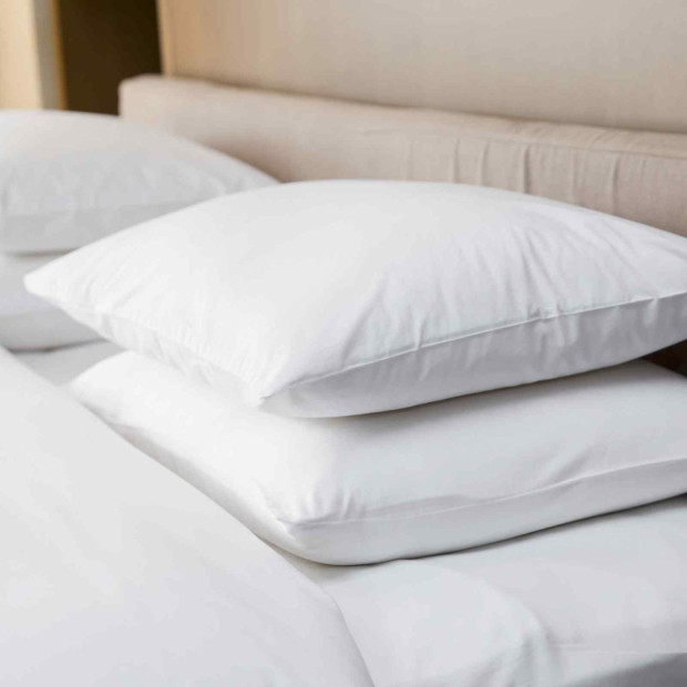 Bamboo 250GSM Quilt And 2 Pack of Duck Feather Down Pillows King White Image 4
