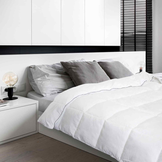 Bamboo 250GSM Quilt And 2 Pack of Duck Feather Down Pillows King White Image 5
