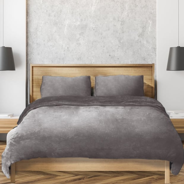 Luxury Flannel Quilt Cover with Pillowcase Silver Grey Super King Image 8