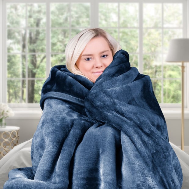 Laura Hill 600GSM Large Double-Sided Faux Mink Blanket - Navy Image 7