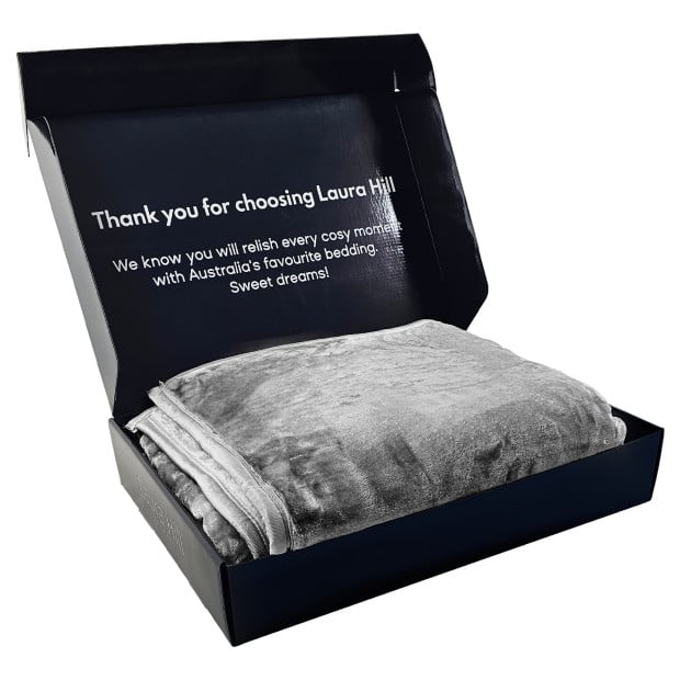 Laura Hill 600GSM Double-Sided Queen Size Faux Mink Blanket - Silver Image 10