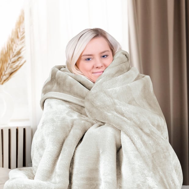 Laura Hill XL Double-Sided Oversized Faux Mink Blanket 305x305cm Beige Image 13