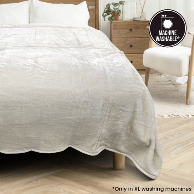 Laura Hill XL Double-Sided Oversized Faux Mink Blanket 305x305cm Beige Image 9