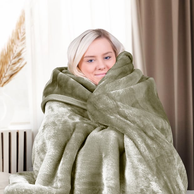 Laura Hill XL Double-Sided Oversized Faux Mink Blanket 305x305cm Olive Image 13