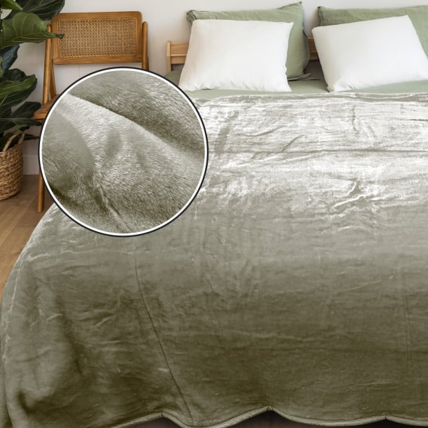 Laura Hill XL Double-Sided Oversized Faux Mink Blanket 305x305cm Olive Image 3