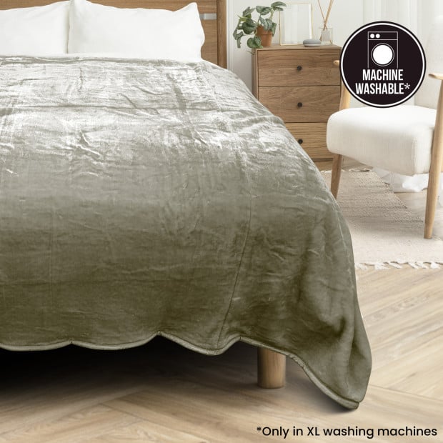 Laura Hill XL Double-Sided Oversized Faux Mink Blanket 305x305cm Olive Image 8