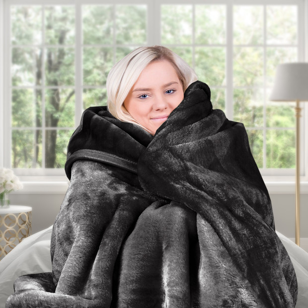 Laura Hill 800GSM Heavy Double-Sided Faux Mink Blanket - Black Image 7
