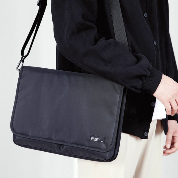 Large 15/15.6 Inch Laptop Sleeve With Strap Lato - Black Image 10