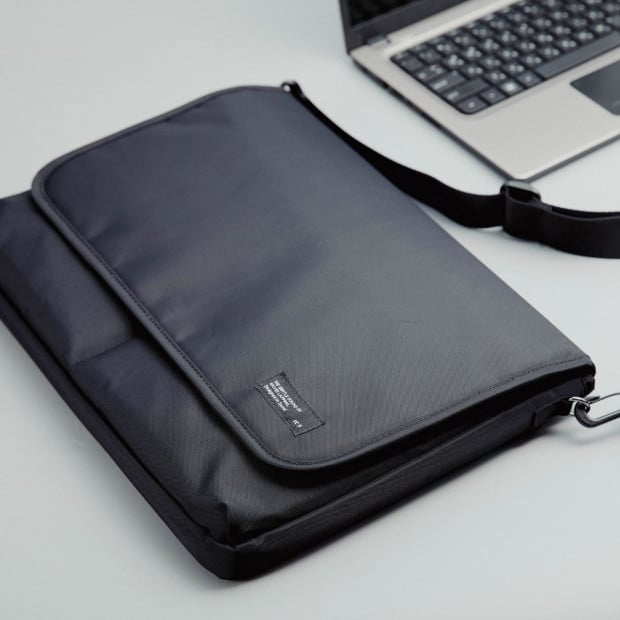 Large 15/15.6 Inch Laptop Sleeve With Strap Lato - Black Image 2