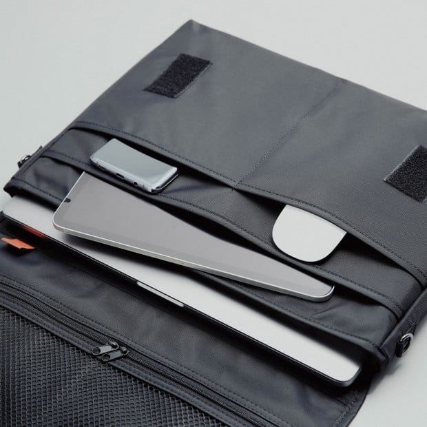 Large 15/15.6 Inch Laptop Sleeve With Strap Lato - Black Image 6