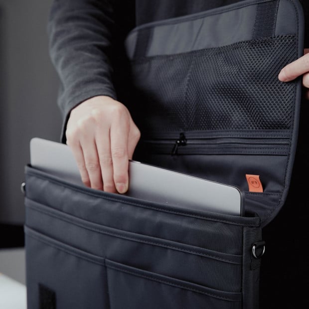 Large 15/15.6 Inch Laptop Sleeve With Strap Lato - Black Image 8