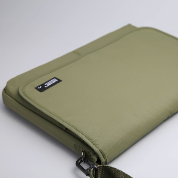 Large 15/15.6 Inch Laptop Sleeve With Strap Lato - Khaki Image 8