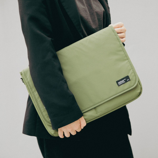 Large 15/15.6 Inch Laptop Sleeve With Strap Lato - Khaki Image 9