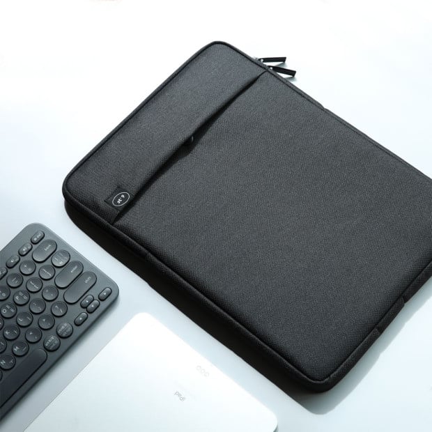 Medium 13 Inch Laptop Sleeve Luke - Black Image 2