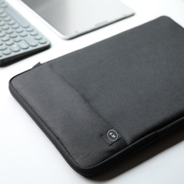 Medium 13 Inch Laptop Sleeve Luke - Black Image 3
