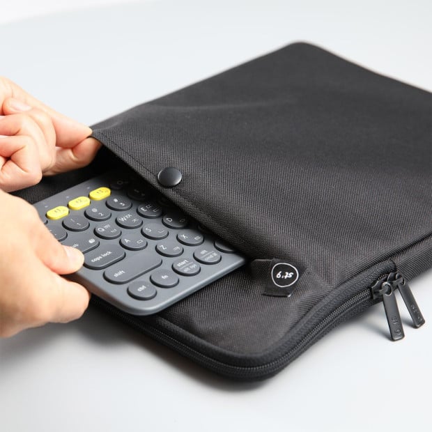 Medium 13 Inch Laptop Sleeve Luke - Black Image 4